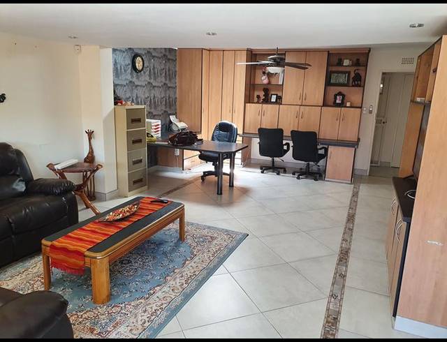 3 BEDROOM HOUSE FOR SALE IN BRYANSTON